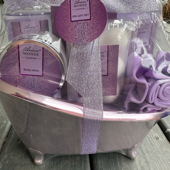 Ariose Monde lavender spa gift set- New! - Picture 2 of 9